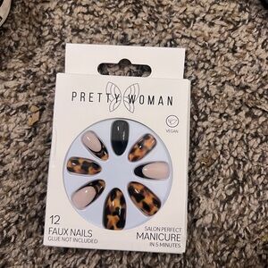 Pretty Woman Faux Nails Set
